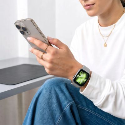 4. Tech-Protect Silikonarmband für Apple Watch 44 / 45 / 46 / 49 mm – Grau