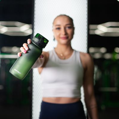 43. Meteor 650 ml Sportflasche dunkelgrün