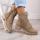 3. Wildlederstiefeletten mit Blockabsatz und Plateau, isoliert, M.Daszyński W SAN22, beige