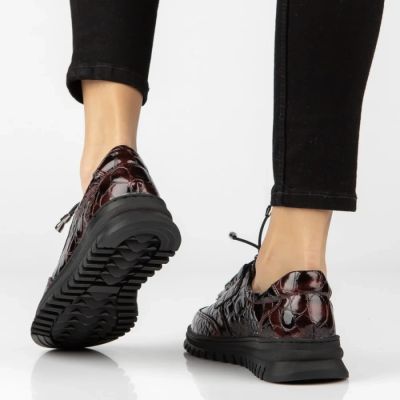 7. Damen-Halbnoten aus Leder mit Keilabsatz, lackiertes Krokodilleder in Burgunderrot, Filippo DP8102