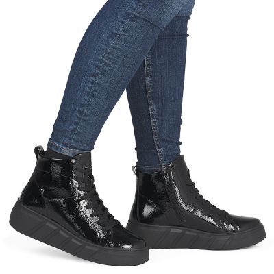6. Schwarze Plateau-Ankle-Boots aus Lackleder für Damen, Rieker W2661-01