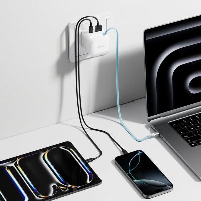 6. Cuktech AD653W 67W GaN 2x USB-C + USB-A Wandladegerät mit 70 cm einziehbarem USB-C-Kabel – Weiß