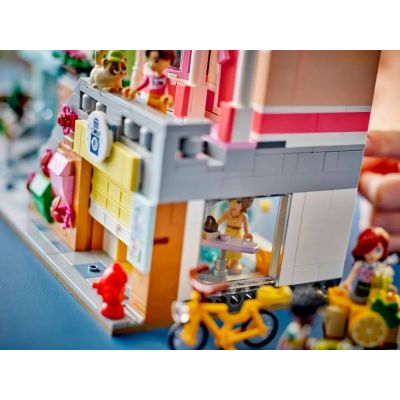22. LEGO FRIENDS 42670 Heartlake City Apartments und Geschäfte
