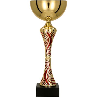 3. Goldener und roter Metallbecher