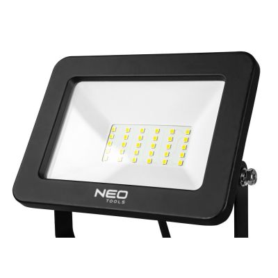 4. Doppelstrahler 2x50W SMD-LED 8500lm 230V auf einem 1,8m Stativ