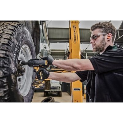 4. Schlagschrauber 1/2" 18V 2*5,0Ah DCF900P2G DEWALT