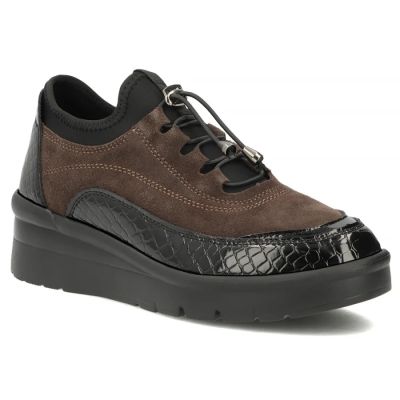 braune Keilschuhe aus Wildleder mit Krokodilprägung von Filippo (Modell DP8106)