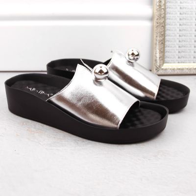 11. Beige, geschlossene Sandalen mit Lochmuster von Sabatina für Damen