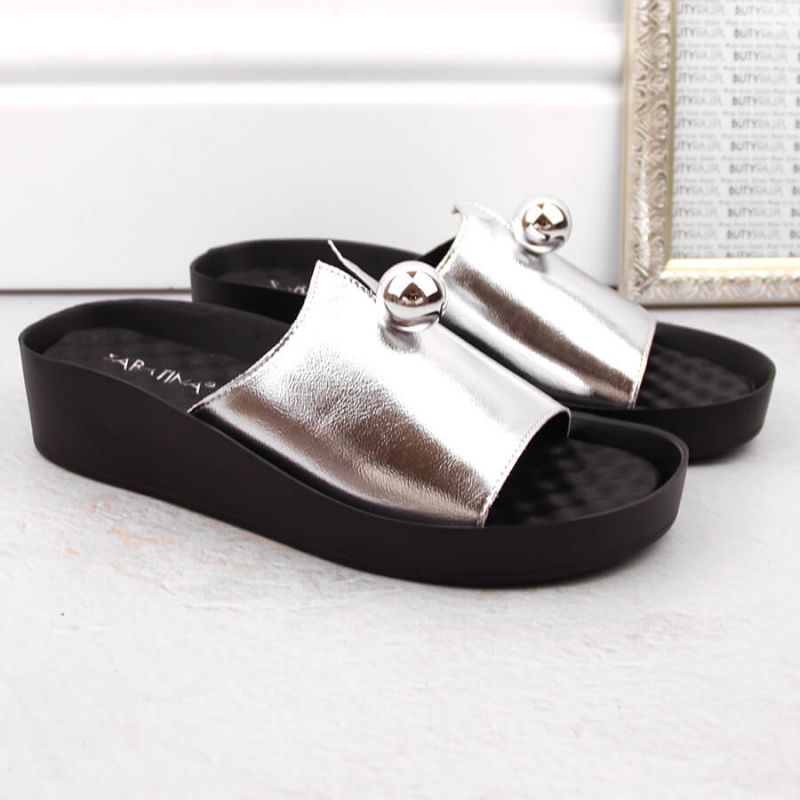 11. Beige, geschlossene Sandalen mit Lochmuster von Sabatina für Damen