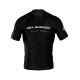 9. Der Kompressions-Rashguard „Team“ besteht aus DBX MORE DRY M-Material.