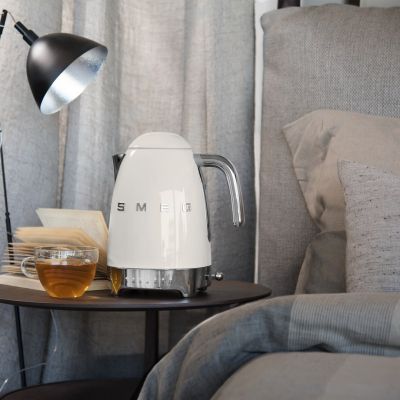 35. SMEG KLF04CREU Wasserkocher Creme