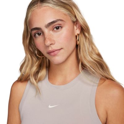 3. Nike Sportswear Chill Knit Damen-T-Shirt Beige FB8279 019