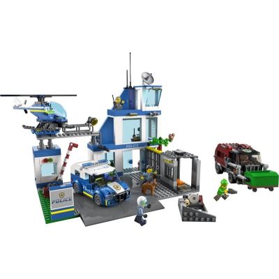 4. LEGO City 60316 Polizeistation