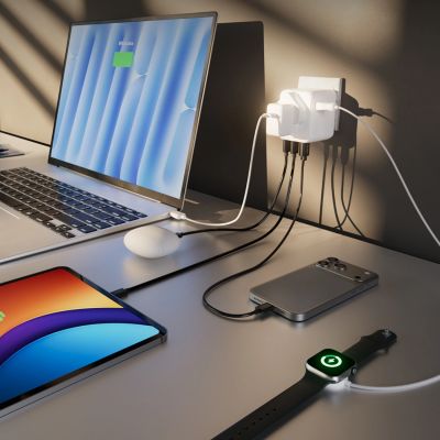 13. SBS Reiseadapter 2xUSB-C 1xUSB-A Universal - Weiß
