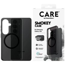 CARE by PanzerGlass Urban Explorer Smokey Hülle mit schwarzem Qi für Samsung Galaxy S26 - Schwarz
