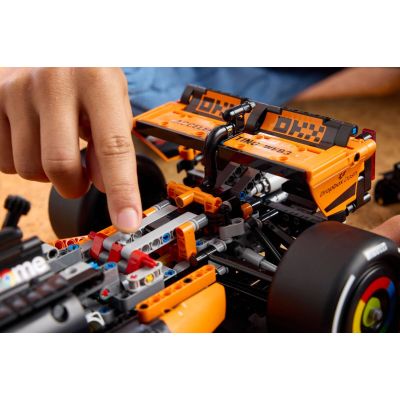 8. LEGO 42228 Technic - McLaren MCL39 F1 Rennwagen
