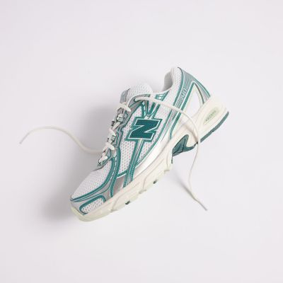 8. New Balance U740GR2 Schuhe