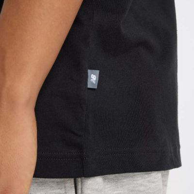5. New Balance – T-Shirt „Reimagined Graphic M“ MT51506BK