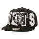 Mitchell & Ness Varsity Bust Snapback Brooklyn Nets HHSS6461-BNEYYPPPBLCK