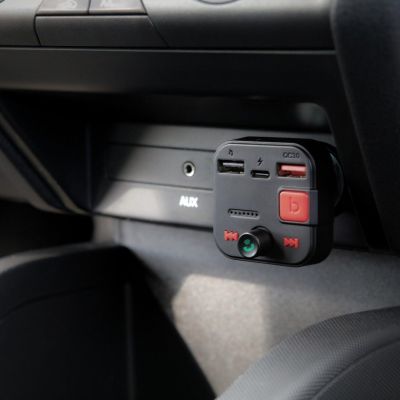 13. SAVIO TR-15 FM-Transmitter mit Display, Bluetooth und PD-Ladegerät USB-C USB-A Quick Charge, Bass Boost