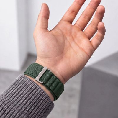 5. Tech-Protect Nylon Pro Armband für Apple Watch 44 / 45 / 46 / 49 mm – Dunkelgrün