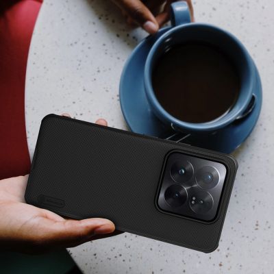 12. Nillkin Super Frosted Shield Pro verstärktes Gehäuse für Xiaomi 14 Pro – Schwarz