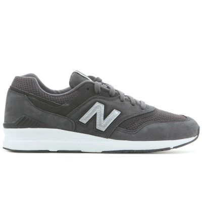 9. New Balance WL697SHC