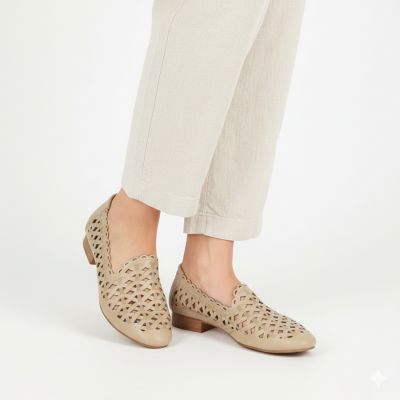 5. Damen-Lederschuhe mit Lochmuster, beige, Jezzi OL50-1