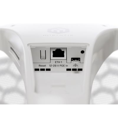 3. MIKROTIK RouterBOARD LHG-5axD-XL + L3 Router (800 MHz; 256 MB RAM, 1x GLAN, 1x 5 GHz 802.11ax; 27 dBi Antenne) für den Außenbereich