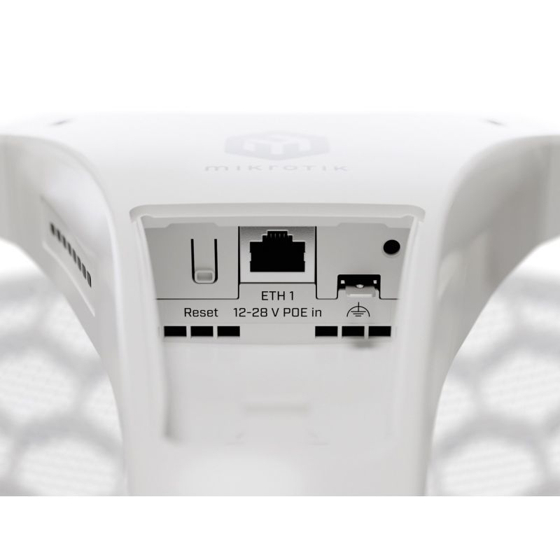 3. MIKROTIK RouterBOARD LHG-5axD-XL + L3 Router (800 MHz; 256 MB RAM, 1x GLAN, 1x 5 GHz 802.11ax; 27 dBi Antenne) für den Außenbereich