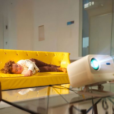 13. Yaber L2 Plus LCD FullHD 1080p Multimedia-Projektor mit JBL-Lautsprechern - Beige