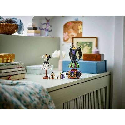 6. LEGO DISNEY CLASSIC 43262 Maleficent und Cruella de Vil Kleider