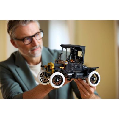 32. LEGO Icons 11376 - Ford Modell T