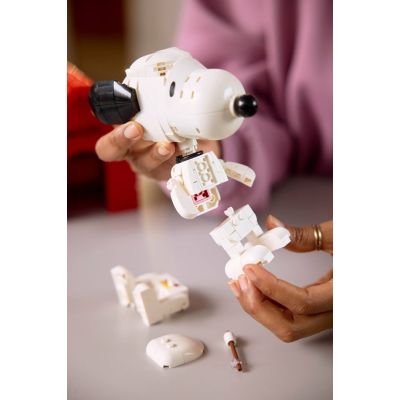 11. LEGO Ideas 21368 – Peanuts: Snoopys Knospe