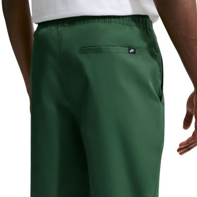 4. Nike Club Herrenhose Grün HJ1997 323