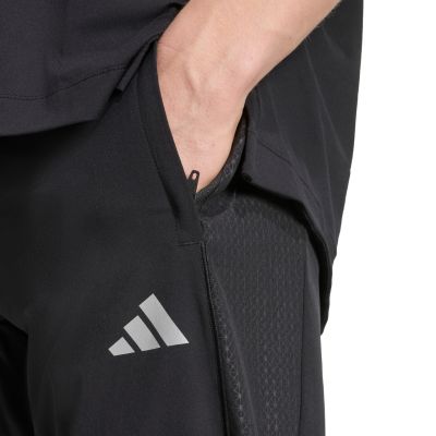 4. adidas Tech Apparel Herrenhose schwarz JM8135