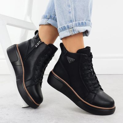10. Schwarze Damen-Lederstiefeletten mit Keilabsatz Filippo DBT6452