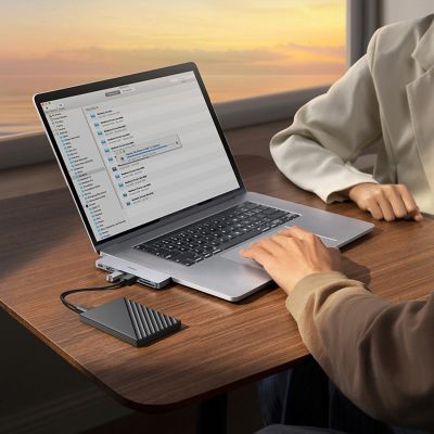 10. Baseus UltraJoy Series 6-in-1 USB-C 40Gb/s USB 3.0 HDMI 4K USB-Hub mit SD- und MicroSD-Kartenleser – Grau