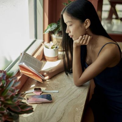 5. Twelve South ButterFly SE - Qi2 kabelloses Ladegerät für zwei Geräte, kompatibel mit MagSafe, USB-C-Kabel im Lieferumfang enthalten (rosa)