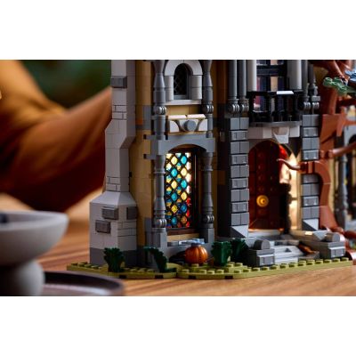17. LEGO Icons 11383