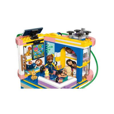 5. LEGO Friends 42689 – Heartlake Clubhaus