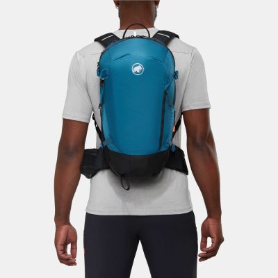 10. Mammut Lithium 20-Liter-Rucksack in Schwarz und Blau