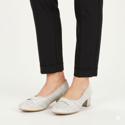 5. Beige Damenpumps mit Lochmuster, Jezzi 233-12