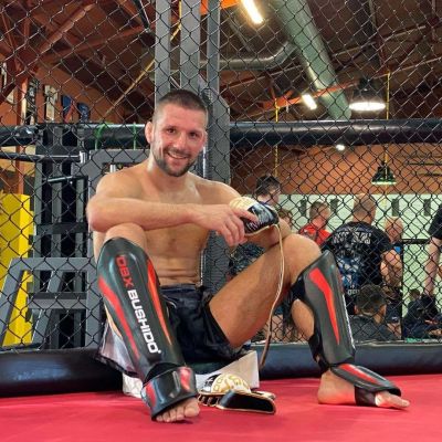 15. M Schienbeinschoner - Phantomrot