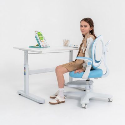 4. Junior 4.6 Blauer Drehstuhl