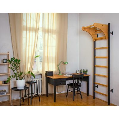 7. Turn-Wandbarren aus Holz und Metall mit 4 Griffen und Holzbank K 211B