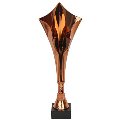 Brauner Kunststoffpokal