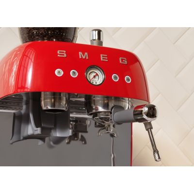 25. Smeg EGF03RDEU Kaffeemaschine, manuelle Espressomaschine, 2,4 l