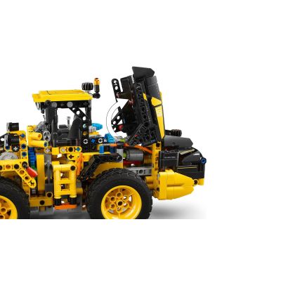 7. LEGO Technic 42209 – Volvo L120 Electric Radlader