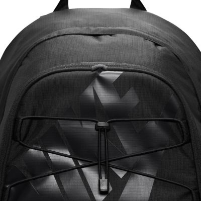 8. Nike Hayward Rucksack Schwarz HJ8200 013